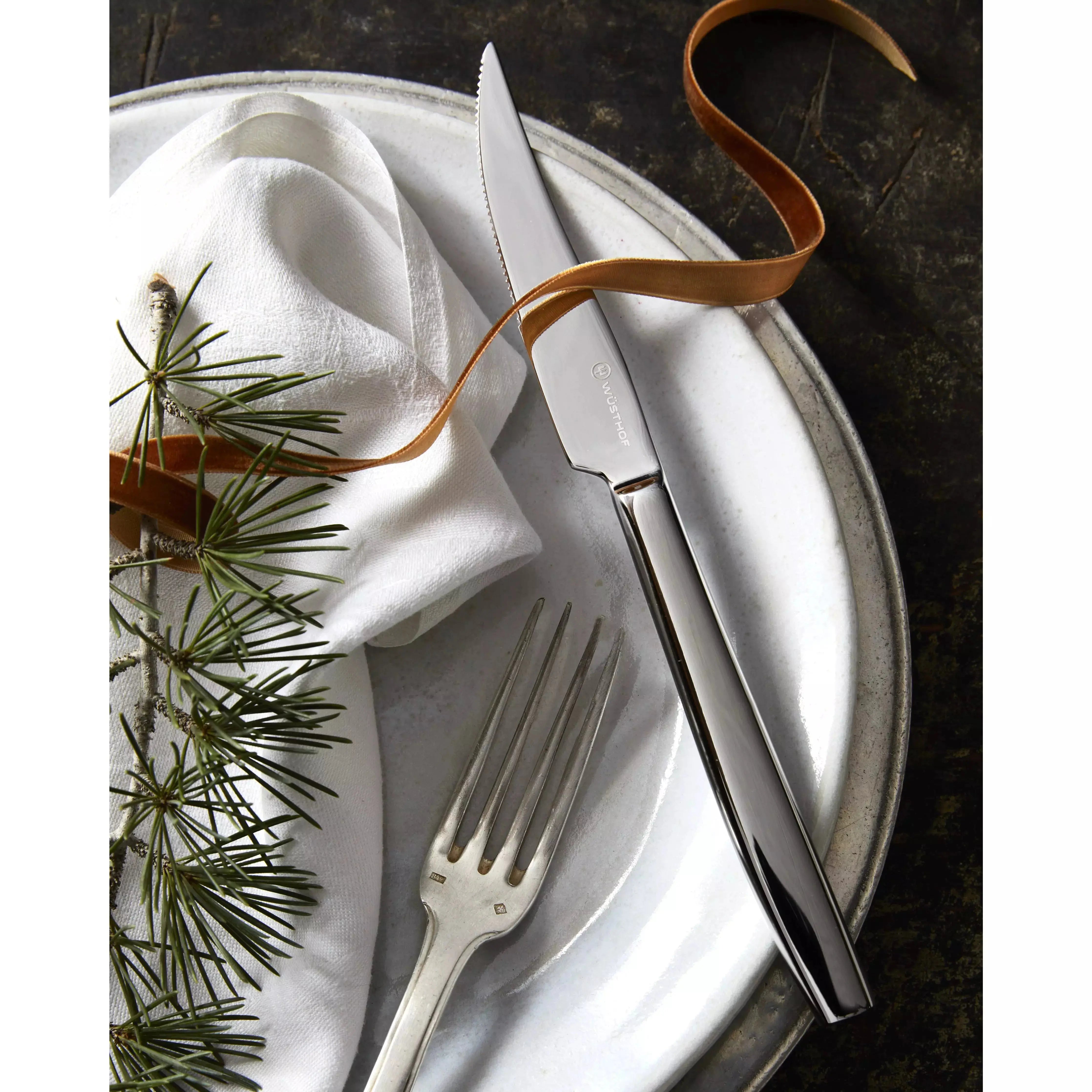 8-Piece Stainless Mignon Steak Knife Set in Olivewood Chest