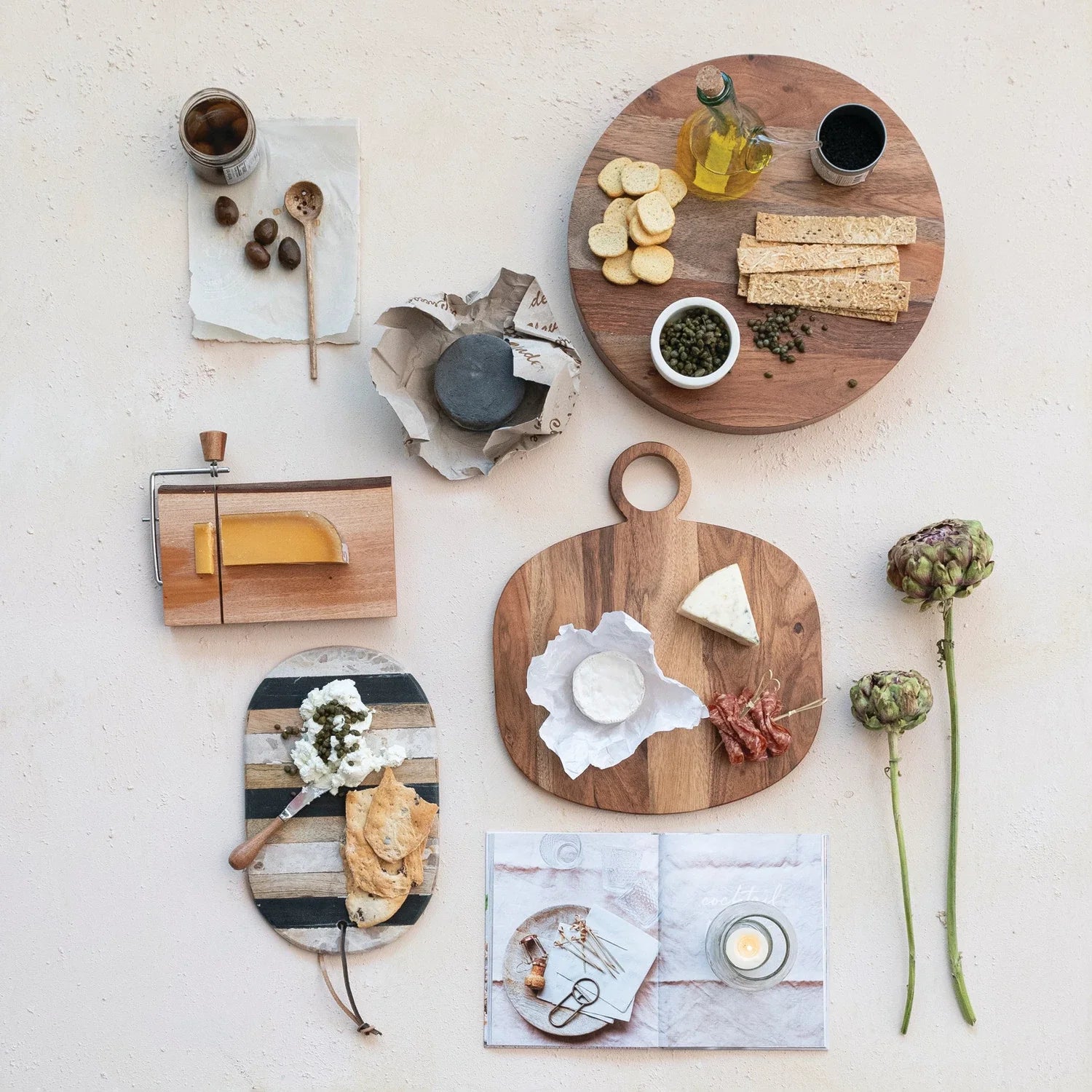 Acacia Wood CheeseCutting Board with Round Handle